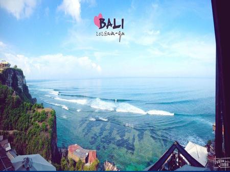 Bali in Indonesia is a popular tourist region, is small east Java in the Sunda Islands, is an island with an area of about more than 5560 km, a population.